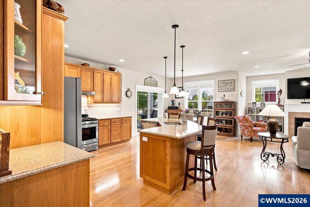 Image 9 of property listing at 1169 SE Academy St, Dallas, OR 97338