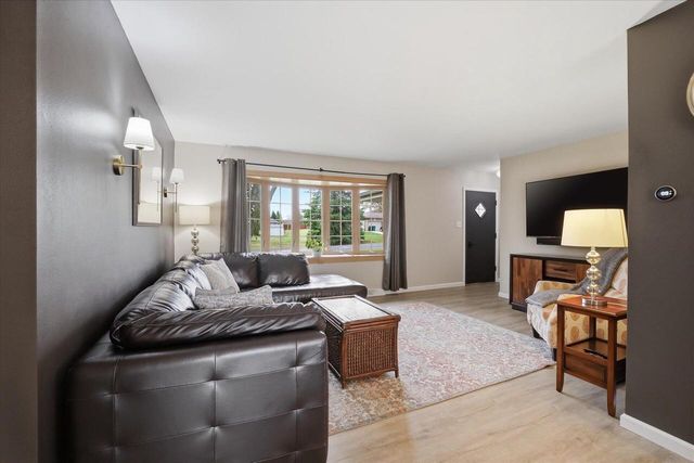 N64W15472 Sunny Dale DRIVE, Menomonee Falls, WI 53051
