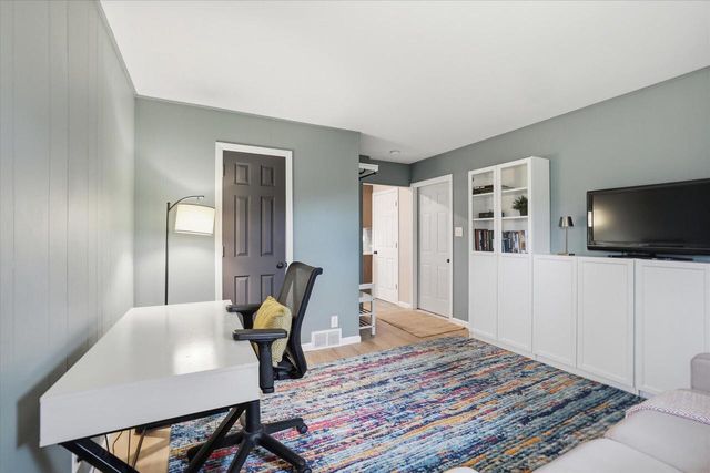 N64W15472 Sunny Dale DRIVE, Menomonee Falls, WI 53051