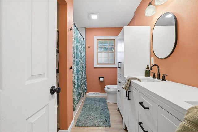 N64W15472 Sunny Dale DRIVE, Menomonee Falls, WI 53051
