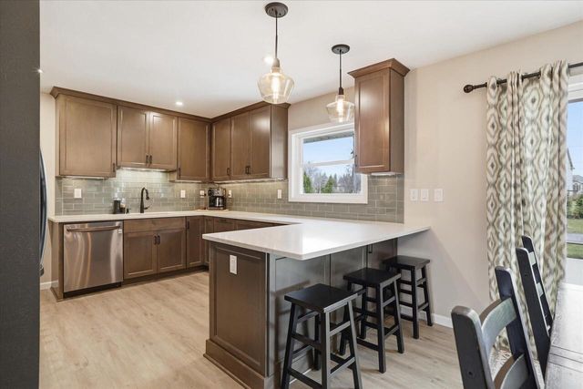 N64W15472 Sunny Dale DRIVE, Menomonee Falls, WI 53051