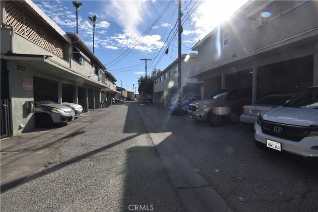 6708 Whitsett Avenue, North Hollywood, CA 91606