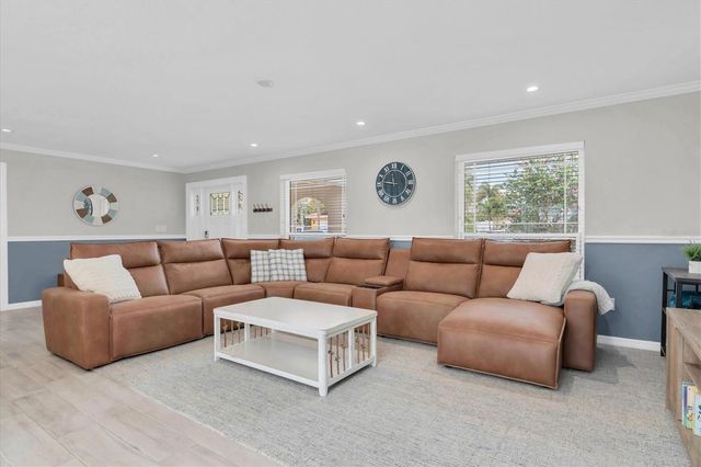4200 46TH AVENUE S, St Petersburg, FL 33711
