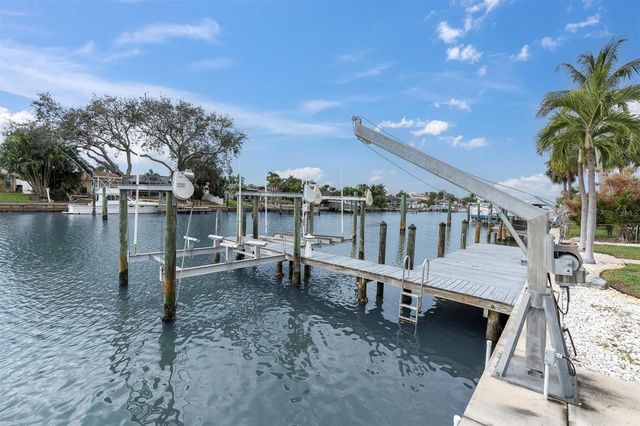 4200 46TH AVENUE S, St Petersburg, FL 33711