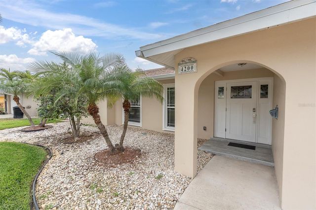 4200 46TH AVENUE S, St Petersburg, FL 33711