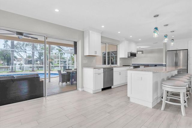 4200 46TH AVENUE S, St Petersburg, FL 33711
