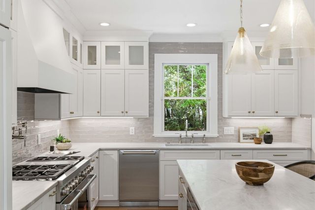103 Oakview Lane, Isle Of Palms, SC 29451