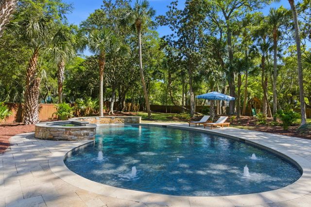 103 Oakview Lane, Isle Of Palms, SC 29451