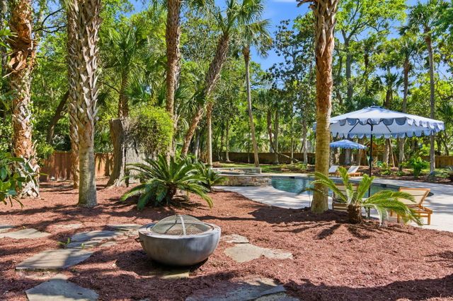 103 Oakview Lane, Isle Of Palms, SC 29451