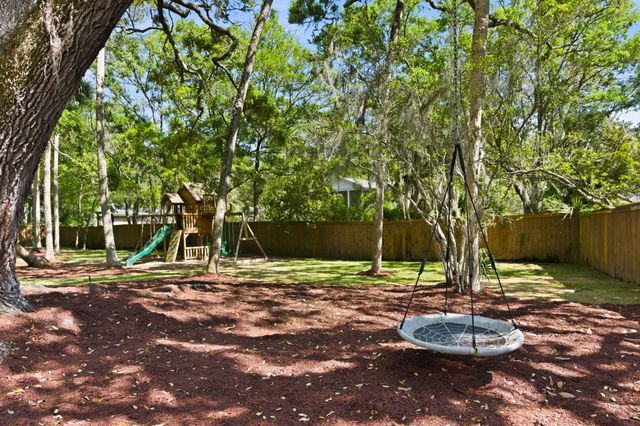 103 Oakview Lane, Isle Of Palms, SC 29451