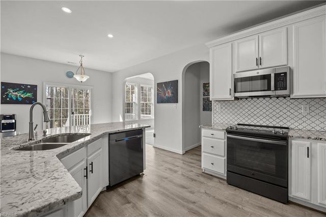 813 Queensbury LN, Williamsburg, VA 23185