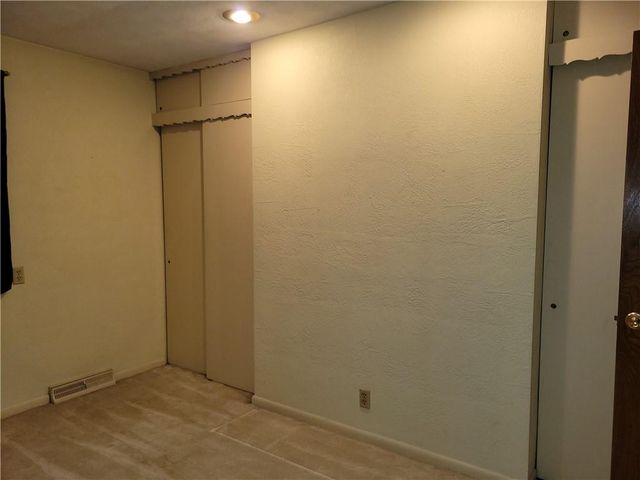 2000 S Vermont Avenue, Independence, MO 64052