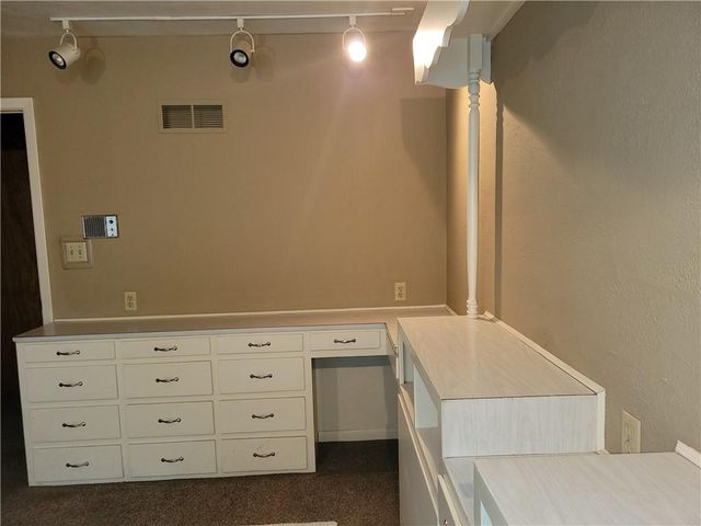 2000 S Vermont Avenue, Independence, MO 64052