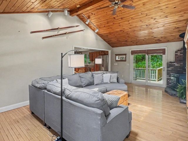 33 Oriole Road, Windham, NH 03087