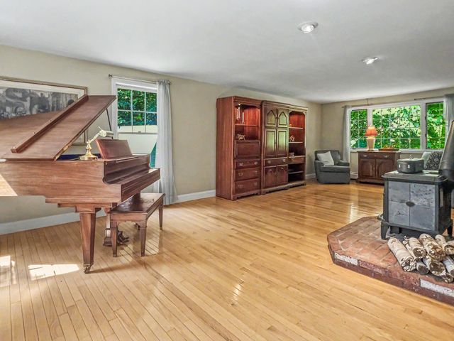 33 Oriole Road, Windham, NH 03087