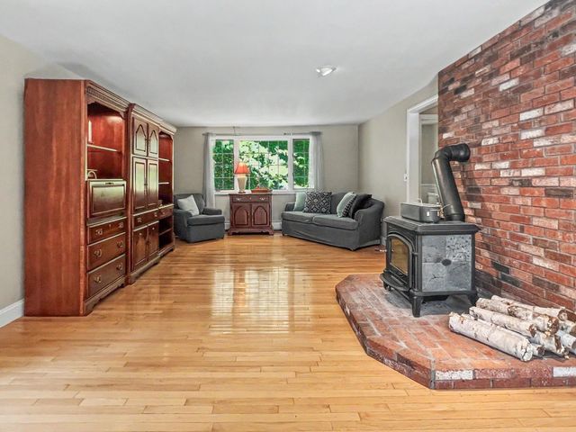 33 Oriole Road, Windham, NH 03087