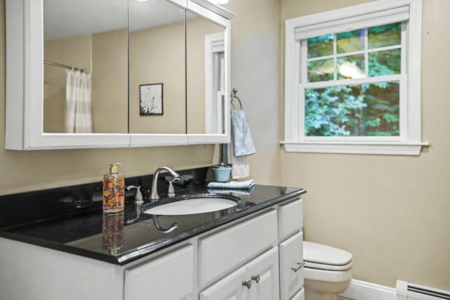 33 Oriole Road, Windham, NH 03087