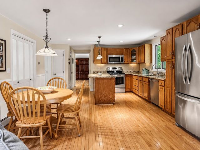 33 Oriole Road, Windham, NH 03087