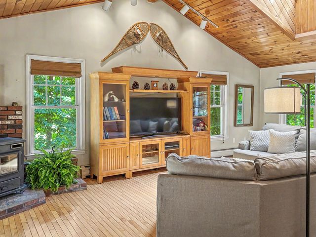 33 Oriole Road, Windham, NH 03087