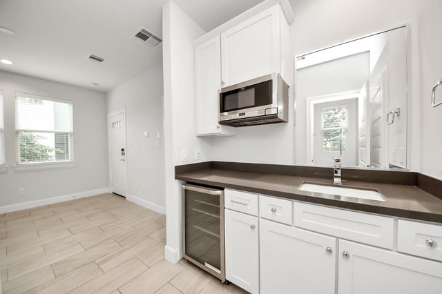 2719 Clinton Drive, Houston, TX 77020