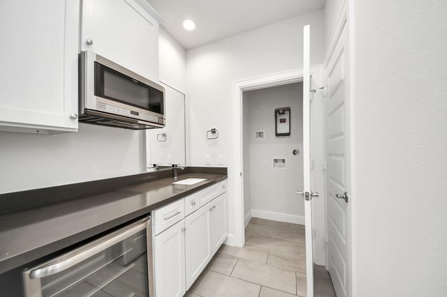 2719 Clinton Drive, Houston, TX 77020