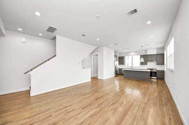 2719 Clinton Drive, Houston, TX 77020