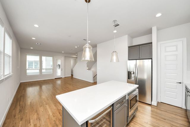 2719 Clinton Drive, Houston, TX 77020