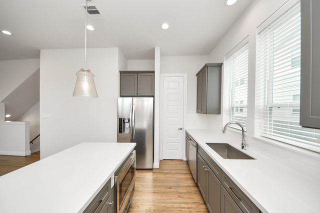2719 Clinton Drive, Houston, TX 77020