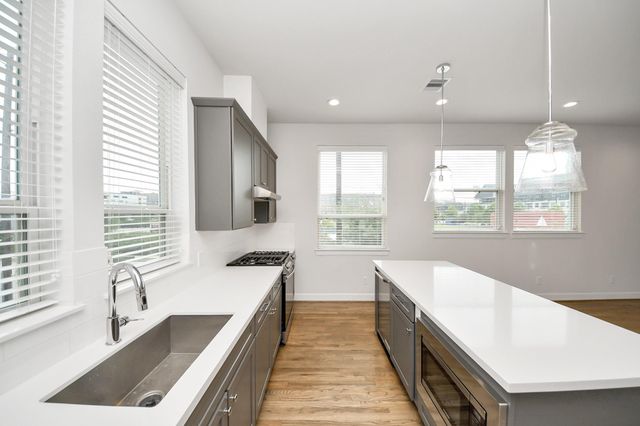 2719 Clinton Drive, Houston, TX 77020