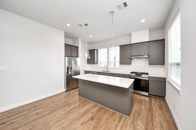 2719 Clinton Drive, Houston, TX 77020