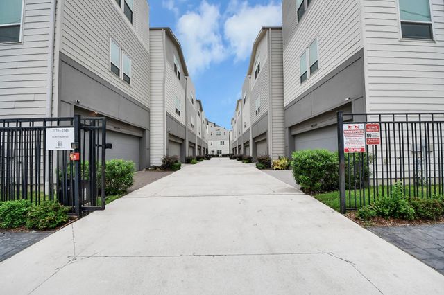 2719 Clinton Drive, Houston, TX 77020