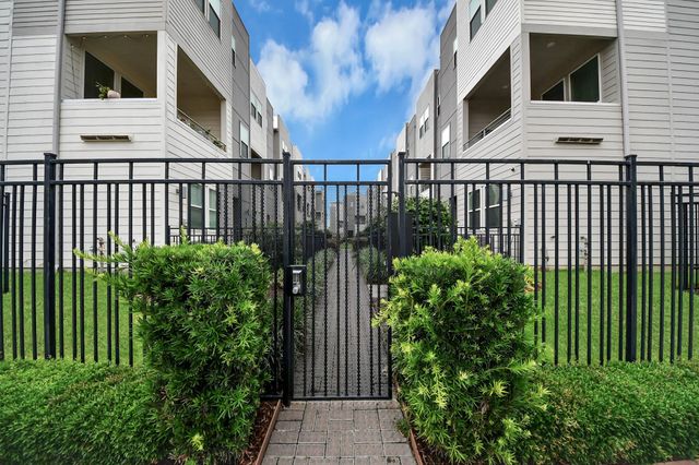 2719 Clinton Drive, Houston, TX 77020
