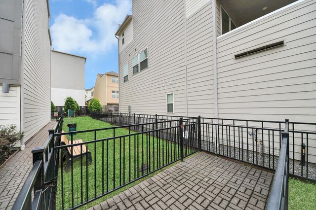 2719 Clinton Drive, Houston, TX 77020