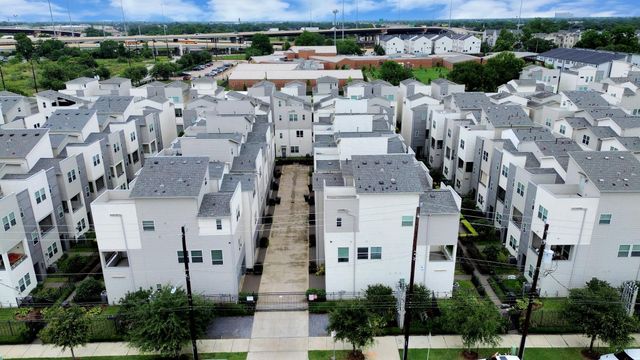 2719 Clinton Drive, Houston, TX 77020