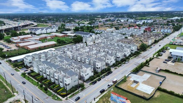 2719 Clinton Drive, Houston, TX 77020