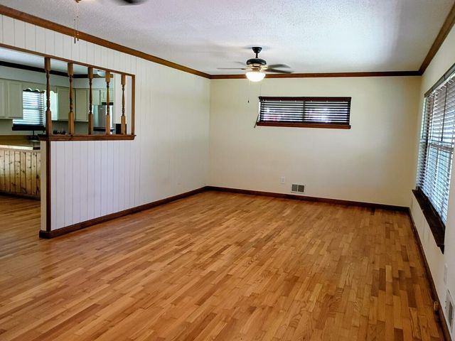 609 4th Avenue S, Chatsworth, GA 30705