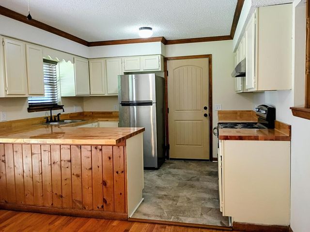 609 4th Avenue S, Chatsworth, GA 30705