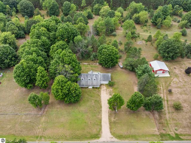 21081 205th Avenue, Big Rapids, MI 49307