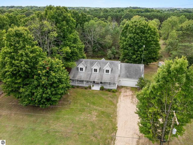 21081 205th Avenue, Big Rapids, MI 49307