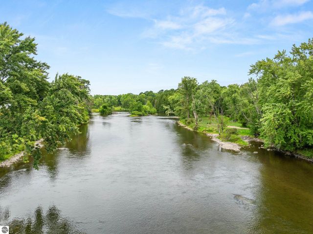 21081 205th Avenue, Big Rapids, MI 49307