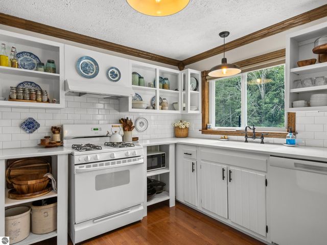 21081 205th Avenue, Big Rapids, MI 49307