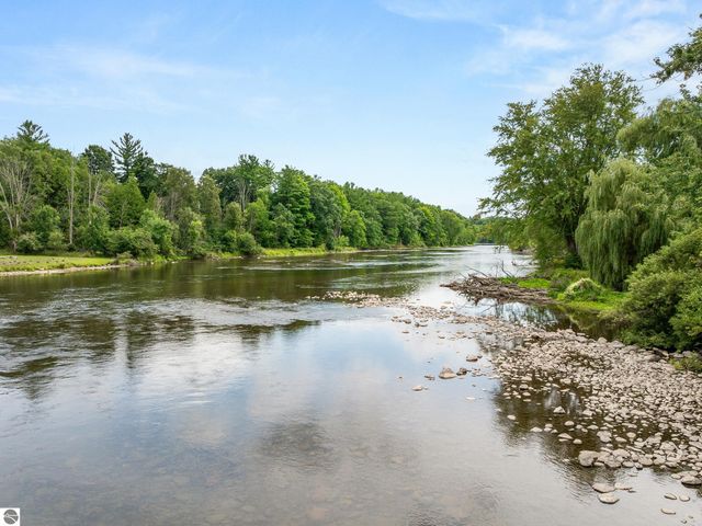 21081 205th Avenue, Big Rapids, MI 49307