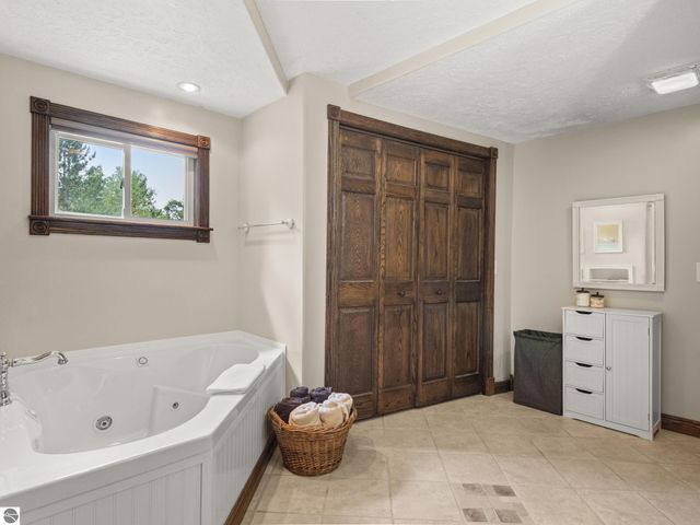 21081 205th Avenue, Big Rapids, MI 49307