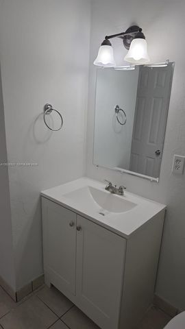 2120 Sherwood Forest Boulevard 30, West Palm Beach, FL 33415