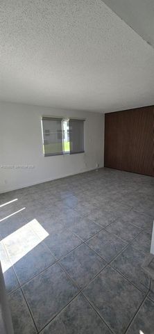 2120 Sherwood Forest Boulevard 30, West Palm Beach, FL 33415