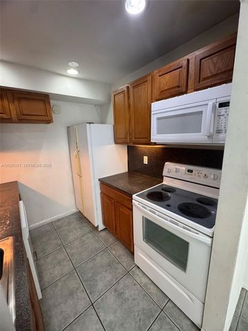 2120 Sherwood Forest Boulevard 30, West Palm Beach, FL 33415