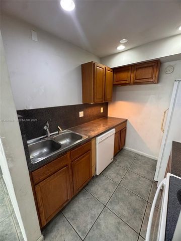 2120 Sherwood Forest Boulevard 30, West Palm Beach, FL 33415