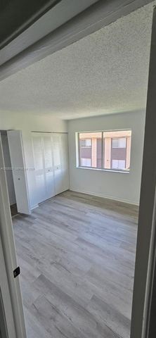 2120 Sherwood Forest Boulevard 30, West Palm Beach, FL 33415