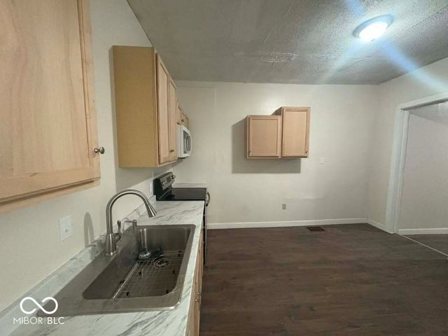 1014 W 33rd Street, Indianapolis, IN 46208