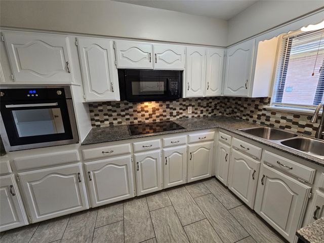 1016 Indian Creek Trail, Dallas, TX 75241